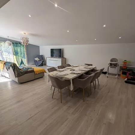 Сasa de vacaciones Le Chalet De Lulu Saint-Germain-du-Salembre